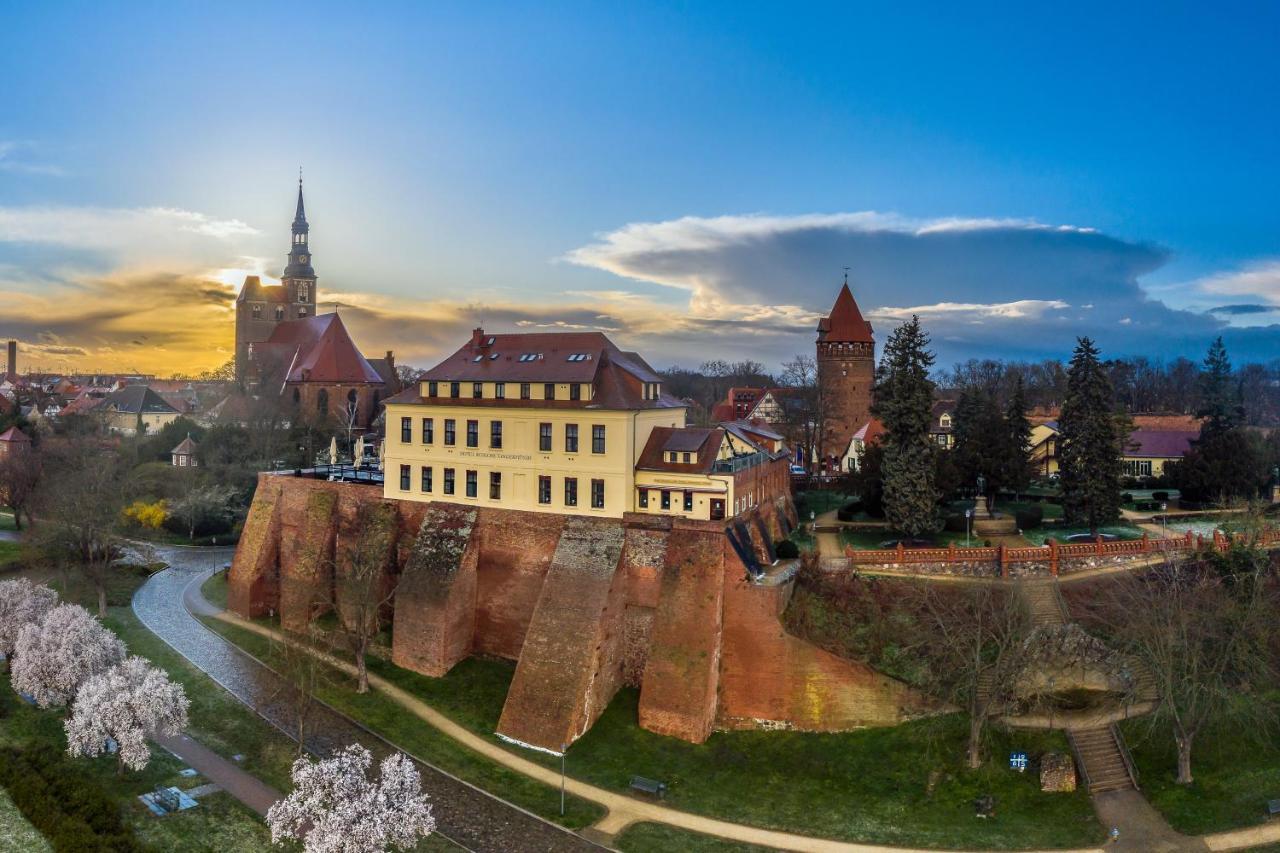 Ringhotel Schloss Tangermünde Buitenkant foto