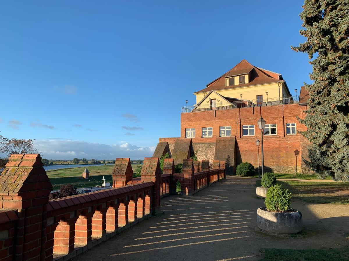 Ringhotel Schloss Tangermünde Buitenkant foto