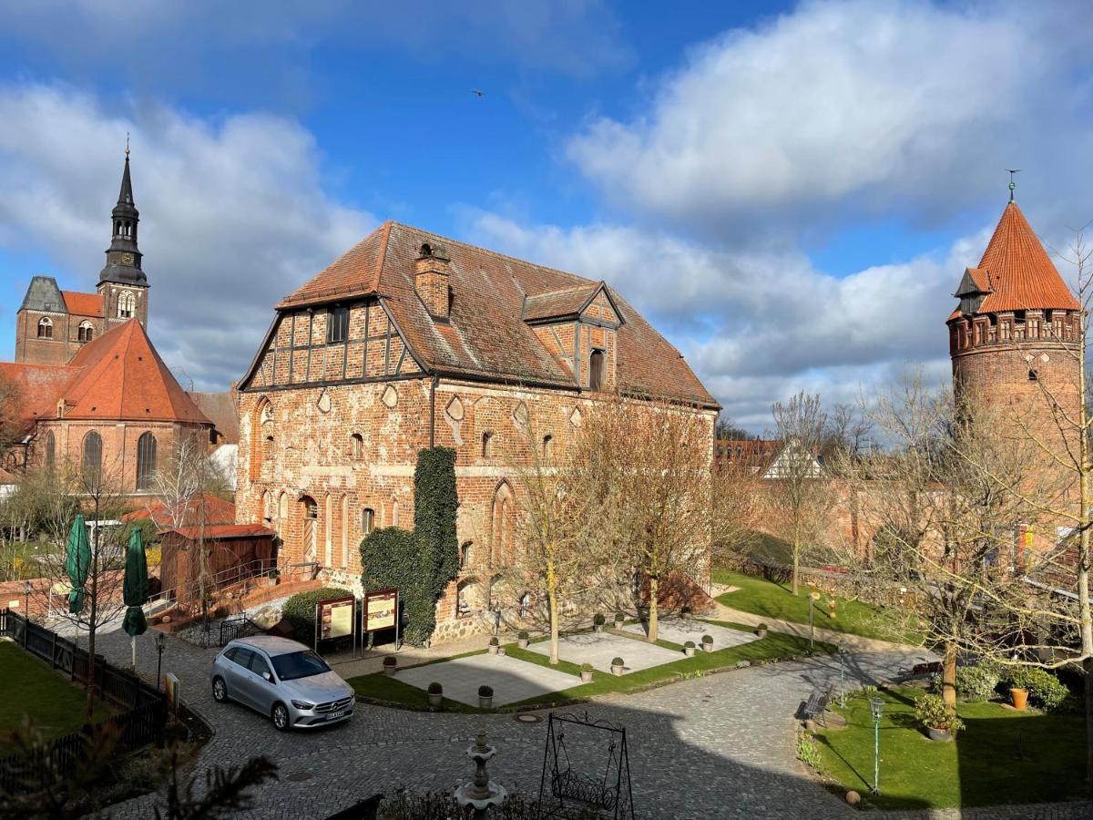 Ringhotel Schloss Tangermünde Buitenkant foto